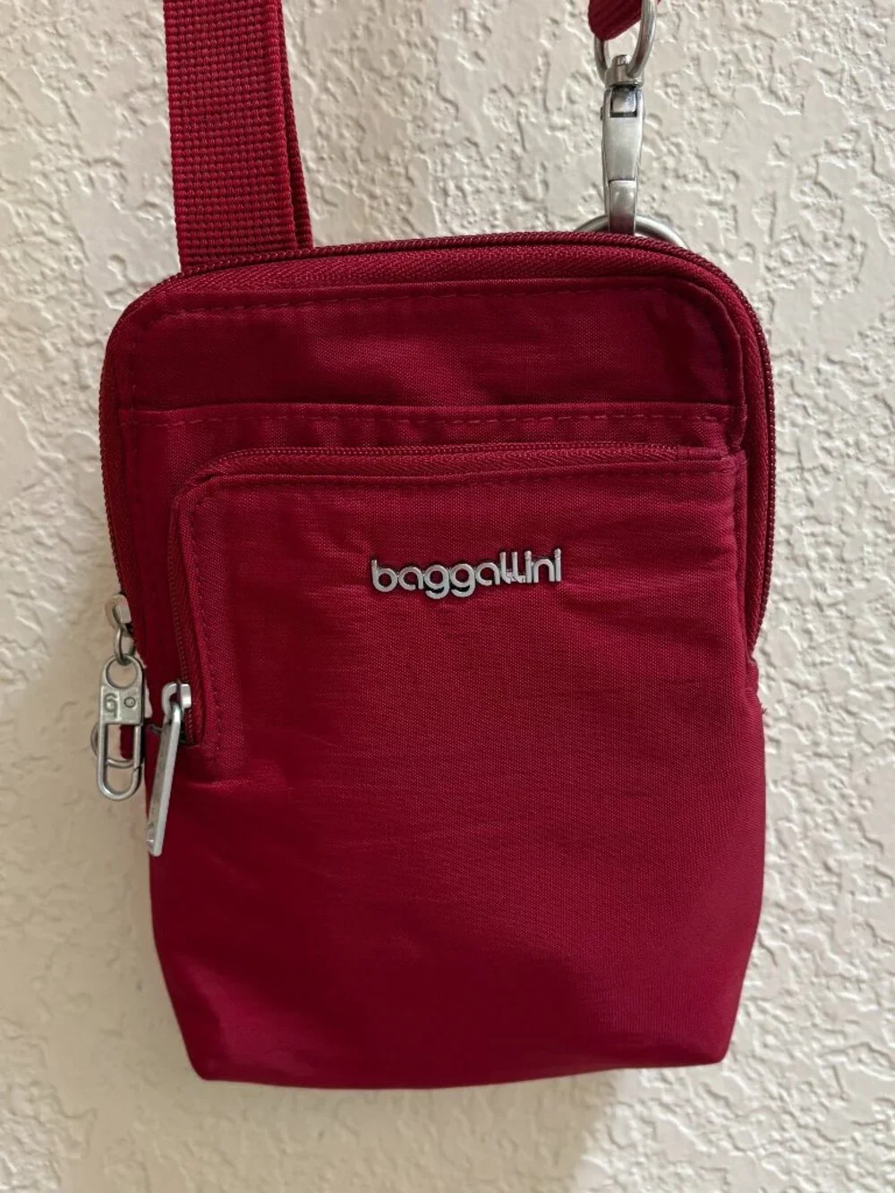 Baggallini Women's Securtex Anti-theft Activity Crossbody Bag in Ruby Red - Picture 1 of 12
